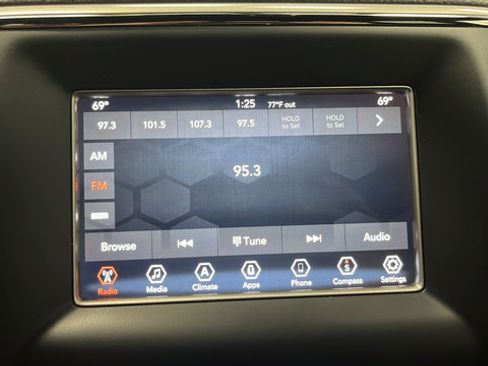 Used 2019 Jeep Grand Cherokee Laredo AWD/4WD image 14