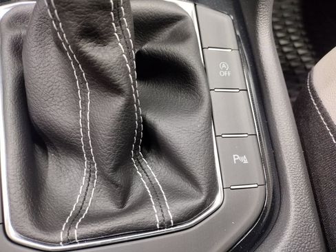 New 2025 Volkswagen Taos SE image 30