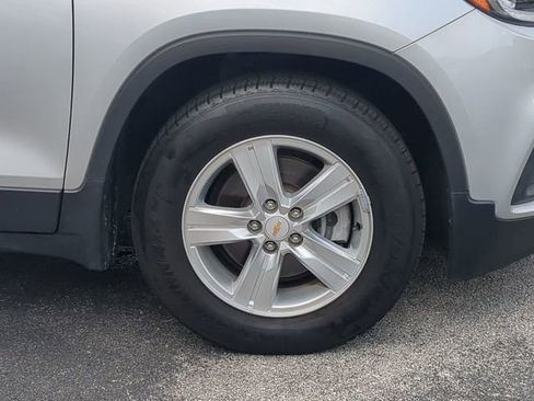 Used 2019 Chevrolet Trax LT w/ LT Convenience Package FWD image 11