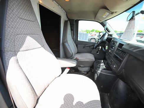 Used 2016 GMC Savana 3500 RWD image 19