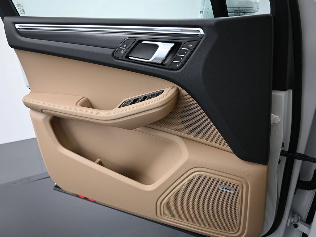 Certified 2026 Porsche Macan AWD/4WD image 21