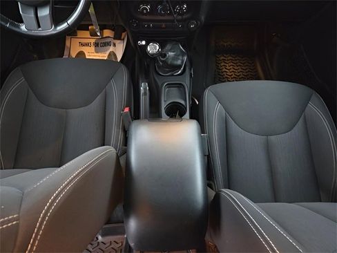 Used 2016 Jeep Wrangler Unlimited Sahara w/ Connectivity Group image 15