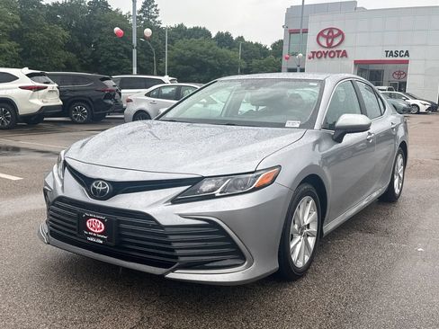 Used 2024 Toyota Camry LE FWD image 3