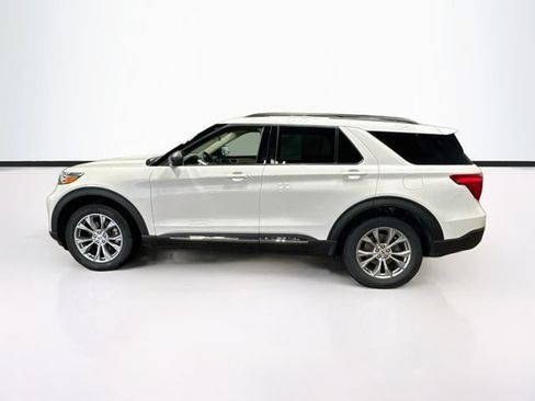 Used 2023 Ford Explorer XLT w/ Equipment Group 202A AWD/4WD image 4