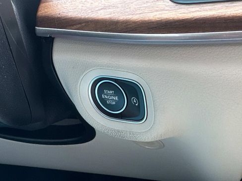 Used 2025 Mercedes-Benz GLE 350 4MATIC image 39