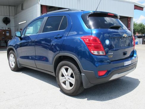 Used 2020 Chevrolet Trax LT w/ LPO, Protection Package FWD image 3