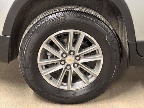 Used 2023 Chevrolet Traverse LT AWD/4WD image 12