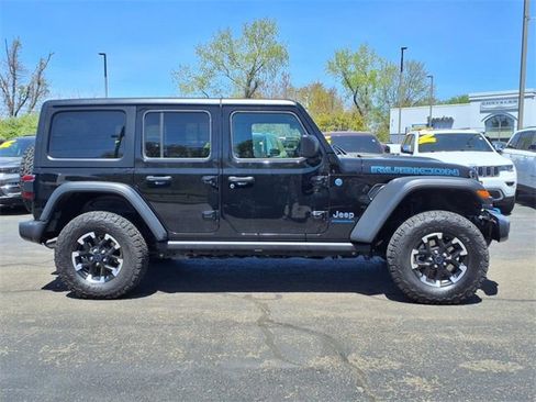 Used 2024 Jeep Wrangler Unlimited Rubicon 4xe image 2