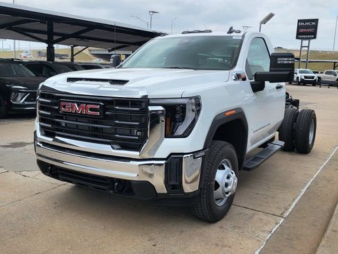 New 2026 GMC Sierra 3500 Pro w/ Convenience Package image 7