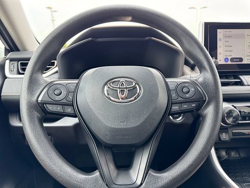 Used 2025 Toyota RAV4 XLE AWD/4WD image 17