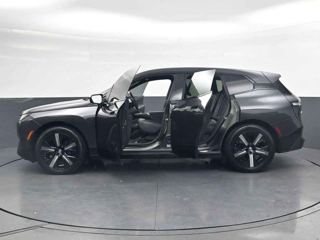 Used 2024 BMW iX xDrive50 w/ Premium Package AWD/4WD image 34