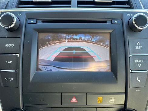 Used 2016 Toyota Camry LE image 24