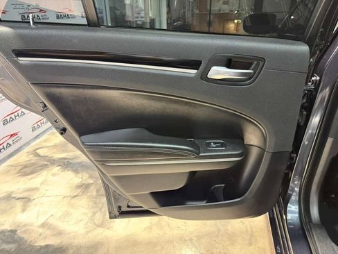 Used 2019 Chrysler 300 S image 32