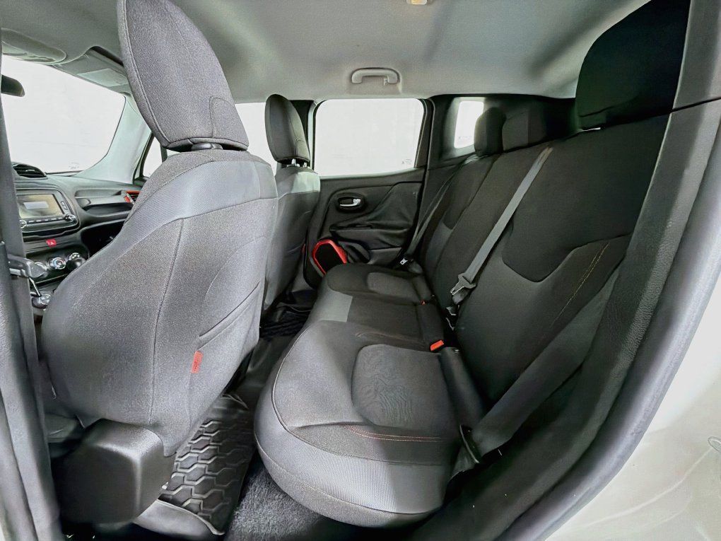 Used 2016 Jeep Renegade Trailhawk AWD/4WD image 32