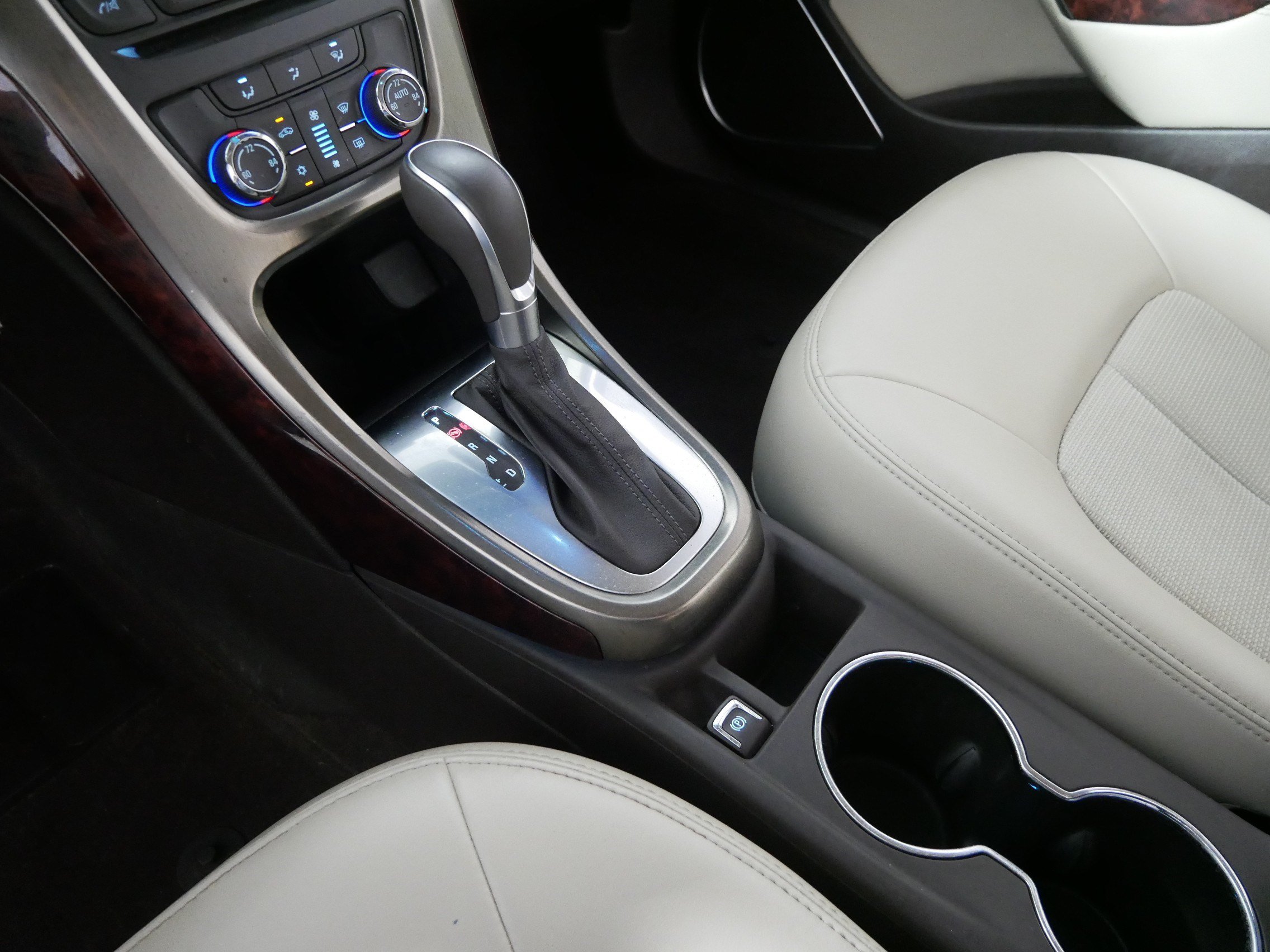 Used 2013 Buick Verano FWD image 24