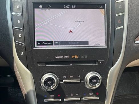 Used 2019 Lincoln MKC Select w/ Select Plus Package FWD image 11