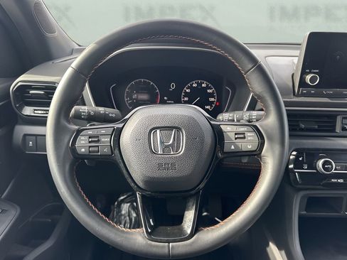 Used 2025 Honda Pilot Sport image 14