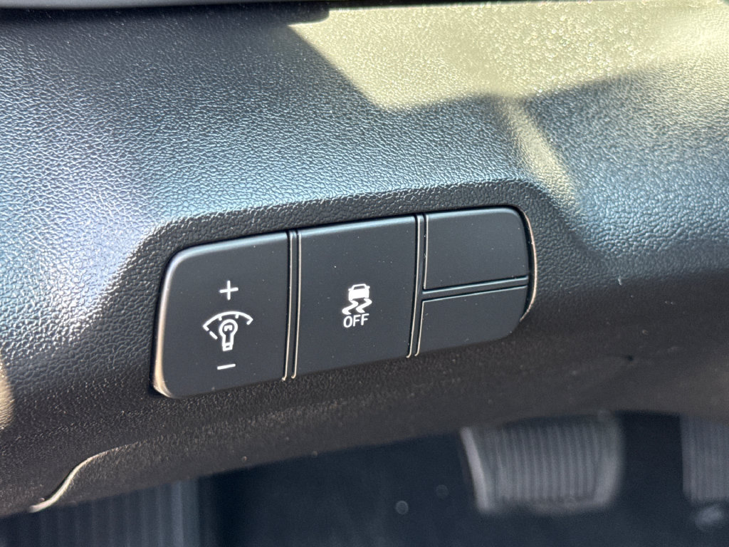 Used 2025 Hyundai Elantra SEL FWD image 24