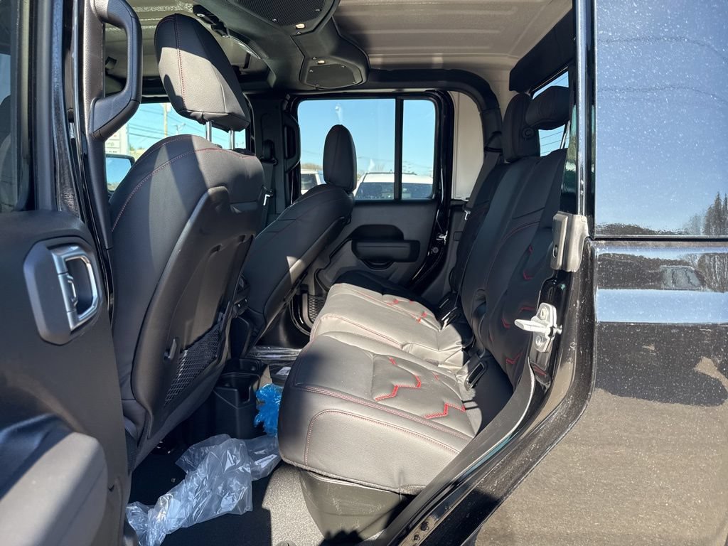 New 2026 Jeep Gladiator Rubicon w/ Technology Group AWD/4WD image 22