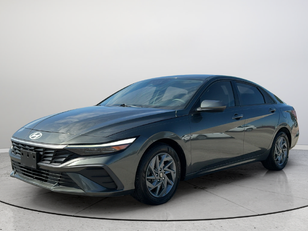 Used 2024 Hyundai Elantra SEL FWD image 3