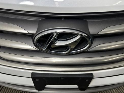 Used 2017 Hyundai Santa Fe Sport image 9