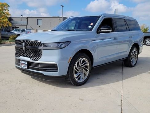 New 2025 Lincoln Navigator Reserve image 4
