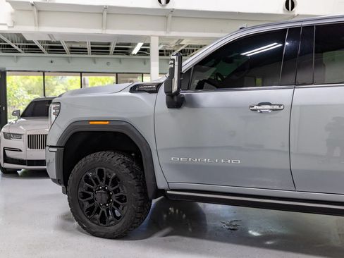 Used 2024 GMC Sierra 2500 Denali Ultimate AWD/4WD image 11