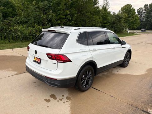 Used 2024 Volkswagen Tiguan SE AWD/4WD image 9