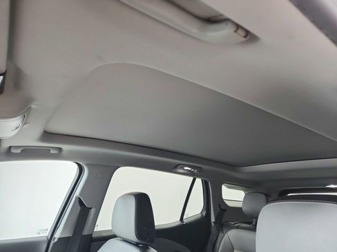 Used 2022 GMC Terrain SLT w/ Infotainment Package II FWD image 9