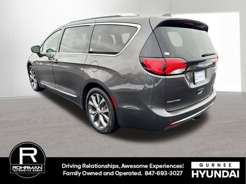 Used 2017 Chrysler Pacifica Limited image 7