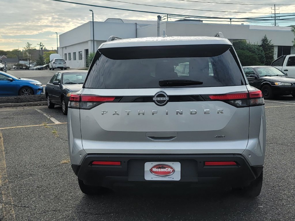 Used 2025 Nissan Pathfinder SV AWD/4WD image 8
