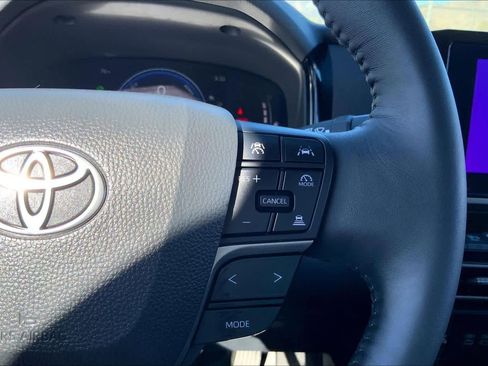 Used 2025 Toyota Camry LE w/ Convenience Package image 22