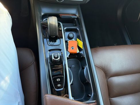 Certified 2025 Volvo XC60 B5 Plus image 10