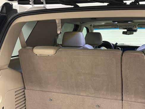 Used 2019 Cadillac Escalade Premium Luxury RWD image 19