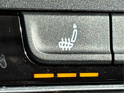 Used 2021 Volkswagen Tiguan SE R-Line image 18