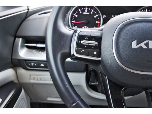 Certified 2024 Kia Carnival LX image 17