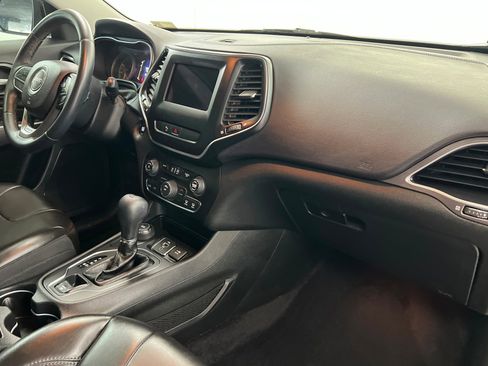 Used 2019 Jeep Cherokee Latitude Plus AWD/4WD image 25