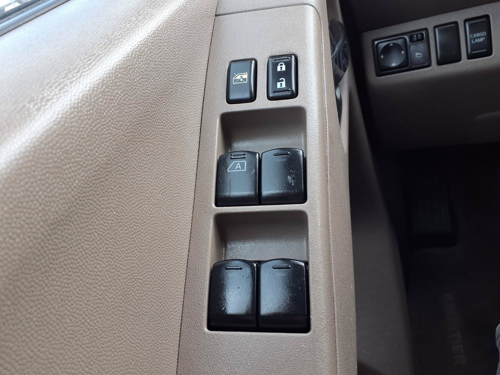 Used 2012 Nissan Frontier SV RWD image 11