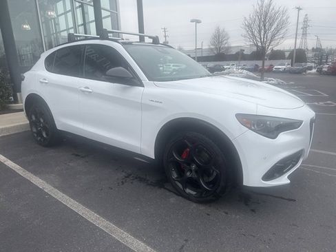Used 2024 Alfa Romeo Stelvio Veloce image 4