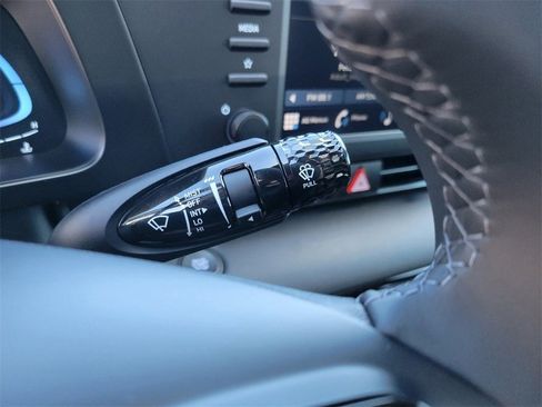 Used 2025 Hyundai Elantra Sport image 17