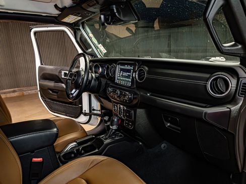 Used 2020 Jeep Wrangler Unlimited Sahara image 20