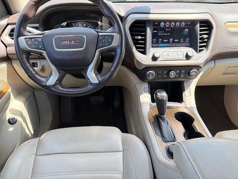 Used 2017 GMC Acadia Denali w/ Technology Package FWD image 12