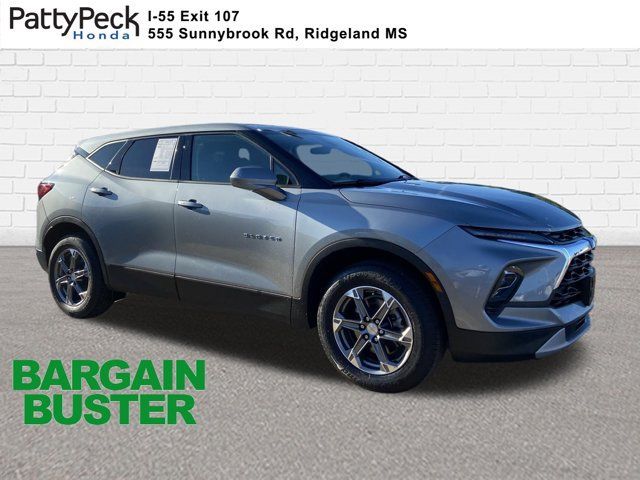 Used 2025 Chevrolet Blazer LT FWD image 1