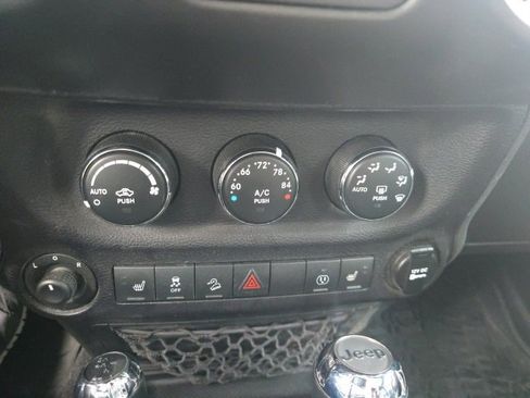 Used 2015 Jeep Wrangler Unlimited Sahara image 14