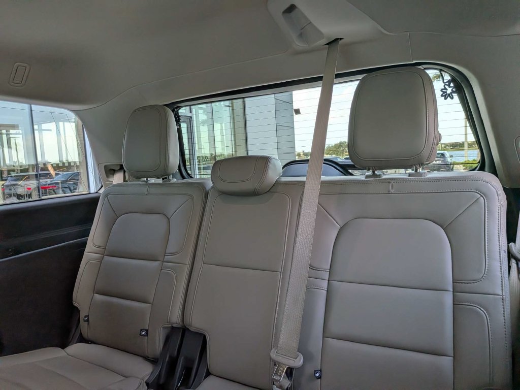 Used 2023 Lincoln Navigator Reserve w/ Monochromatic Package RWD image 14