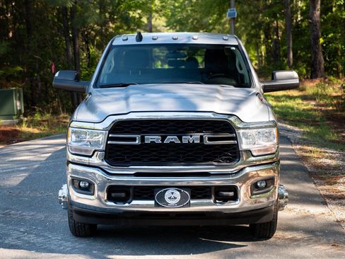 Used 2020 RAM 3500 Tradesman w/ Chrome Appearance Group RWD image 4
