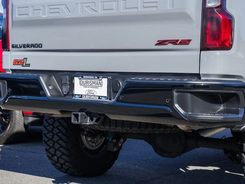 Used 2024 Chevrolet Silverado 1500 ZR2 w/ Technology Package image 11