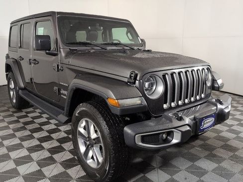 Used 2018 Jeep Wrangler Unlimited Sahara AWD/4WD image 3