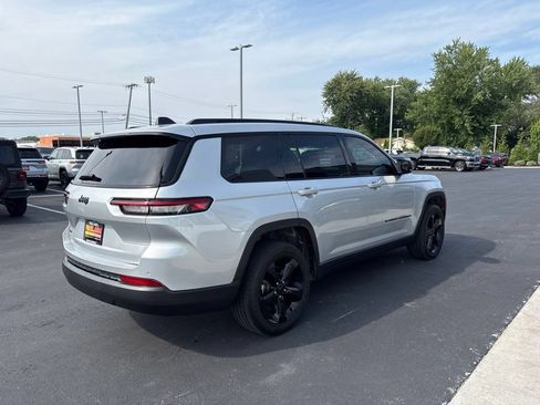 Used 2024 Jeep Grand Cherokee L Altitude AWD/4WD image 5