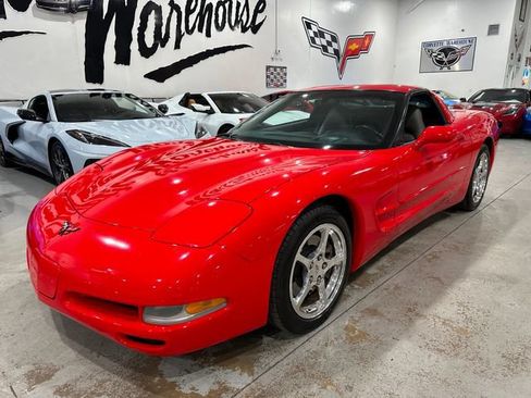 Used 2004 Chevrolet Corvette Coupe w/ Preferred Equipment Group RWD image 24